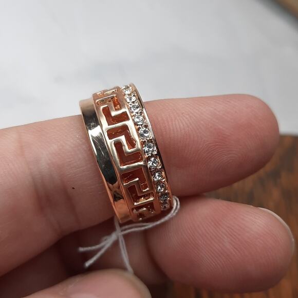 Lasercut Rose Gold & Rhinestone Ring 7.5 - Picture 4 of 6